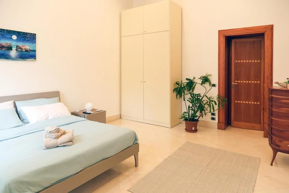 Exclusive Apartment Five Minutes From The Sea ナポリ