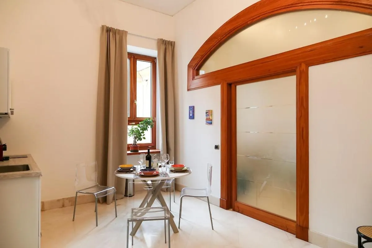Exclusive Apartment Five Minutes From The Sea ナポリ