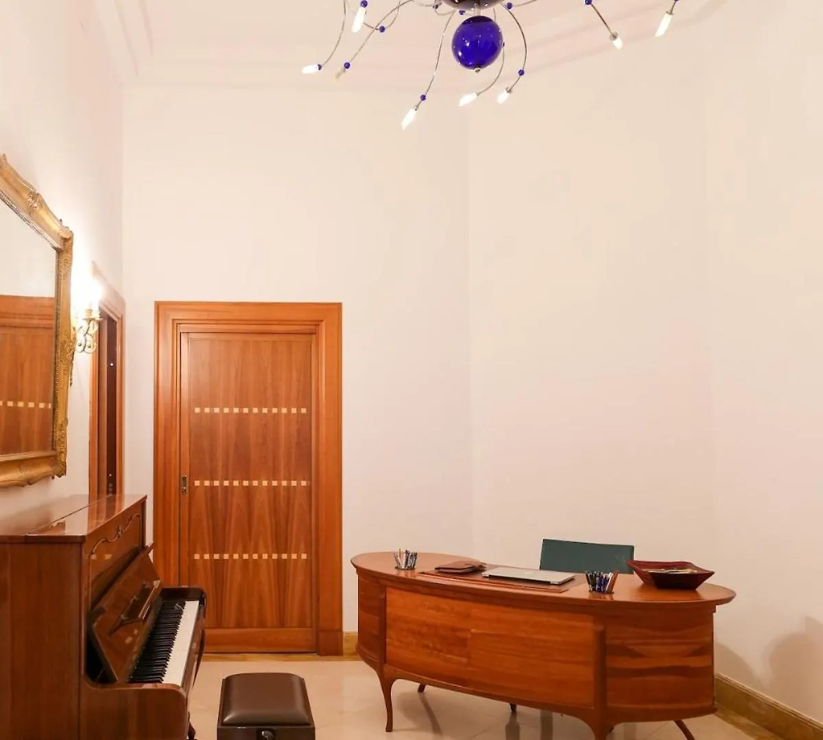 Exclusive Apartment Five Minutes From The Sea ナポリ